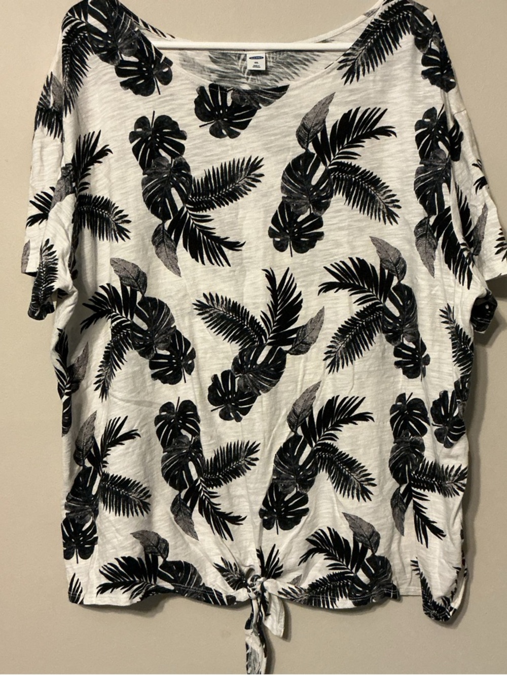 Old Navy Black & White Tropical-Print W/ Tie